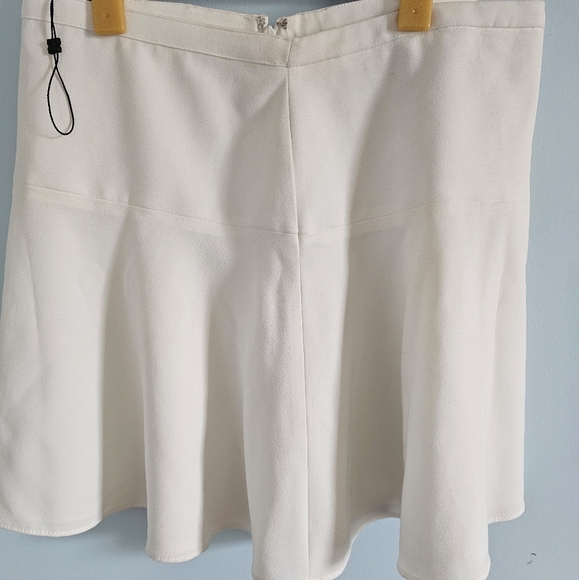 BCBG MaxAzaria Elegant White Skirt Small - Picture 1 of 4